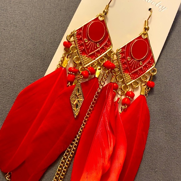 Red and gold beautiful feather earrings - Picture 2 of 2